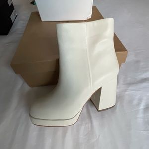 STEVE MADDEN Edsel Platform White Boot